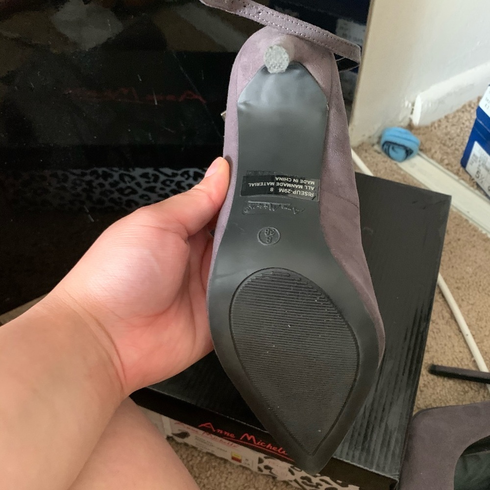 Heels - Picture 2 of 2